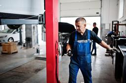 Автоподъемники для автосервиса: виды, типы и критерии выбора